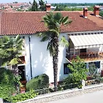 Casa de hóspedes Complex Nevia 3*